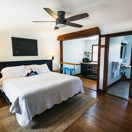 Left Coast Lodge - Pet Friendly Sisters Exteriör bild