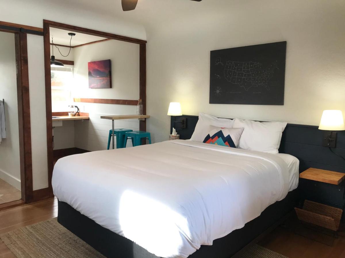 Left Coast Lodge - Pet Friendly Sisters Exteriör bild