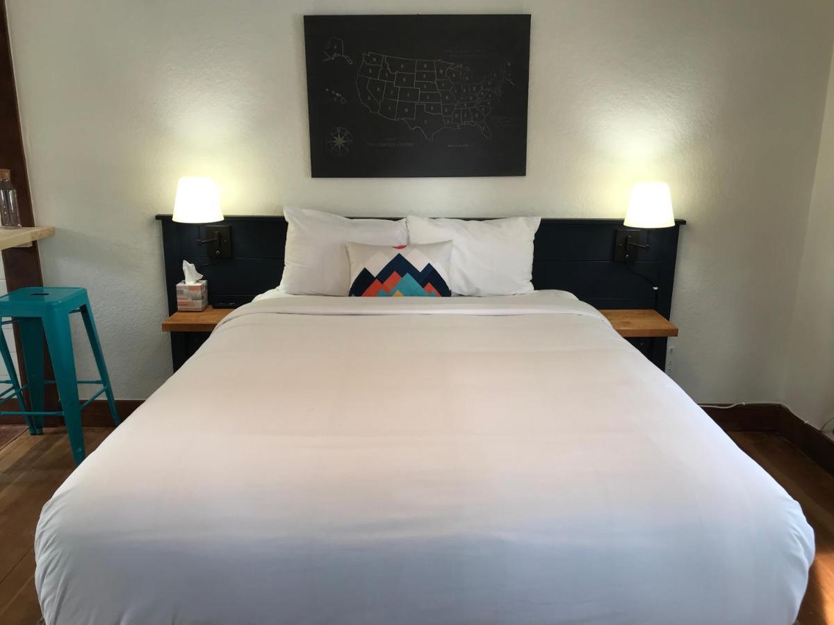 Left Coast Lodge - Pet Friendly Sisters Exteriör bild