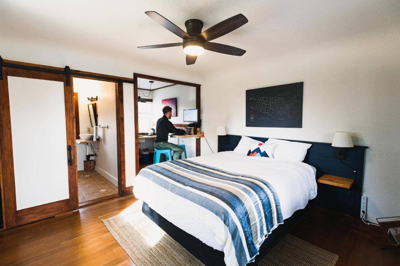Left Coast Lodge - Pet Friendly Sisters Exteriör bild