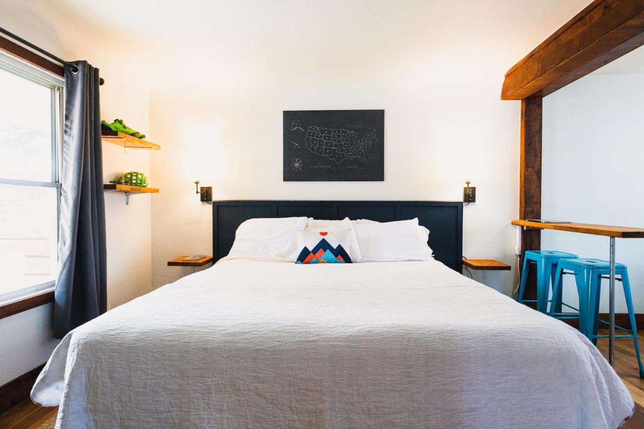 Left Coast Lodge - Pet Friendly Sisters Exteriör bild
