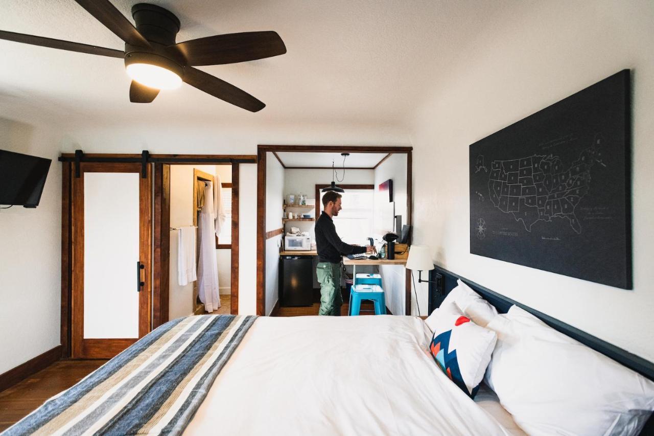 Left Coast Lodge - Pet Friendly Sisters Exteriör bild