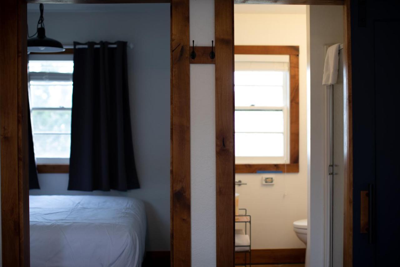 Left Coast Lodge - Pet Friendly Sisters Exteriör bild