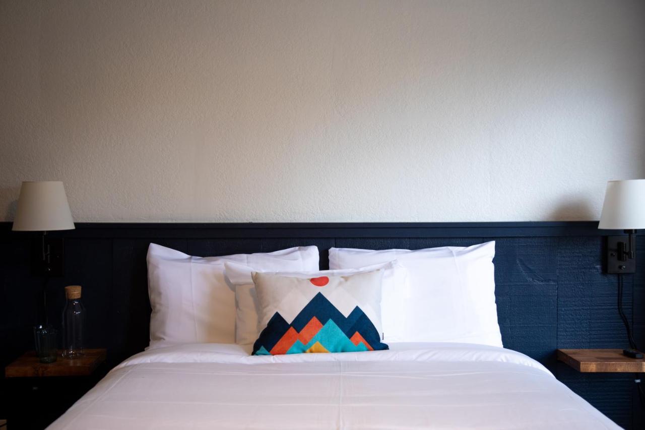 Left Coast Lodge - Pet Friendly Sisters Exteriör bild