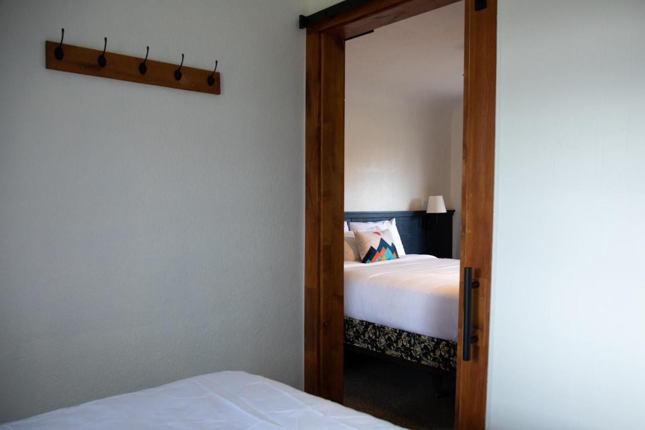 Left Coast Lodge - Pet Friendly Sisters Exteriör bild