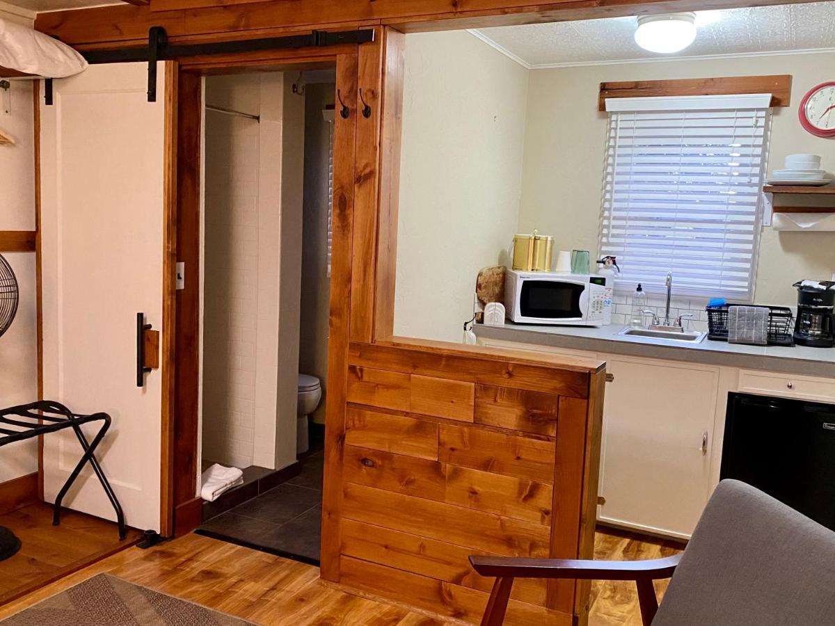 Left Coast Lodge - Pet Friendly Sisters Exteriör bild