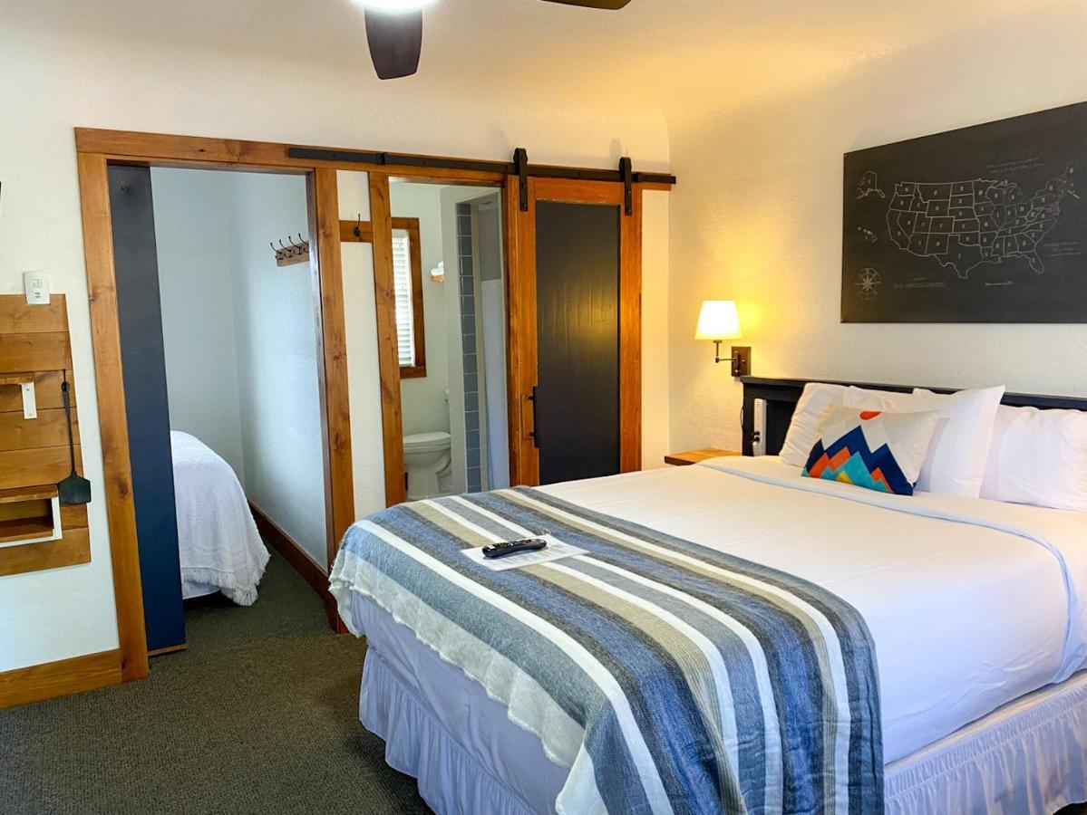 Left Coast Lodge - Pet Friendly Sisters Exteriör bild